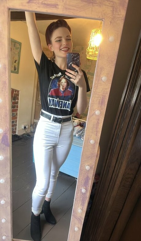 Ellie Littlechild sex star photo