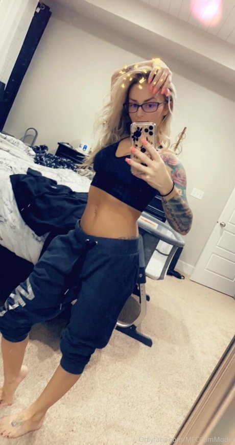 curvy naked onlyfans exclusive picture