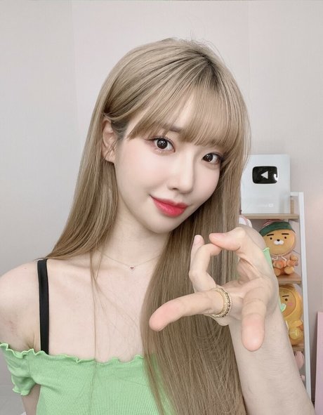 Se Yeon model pictures
