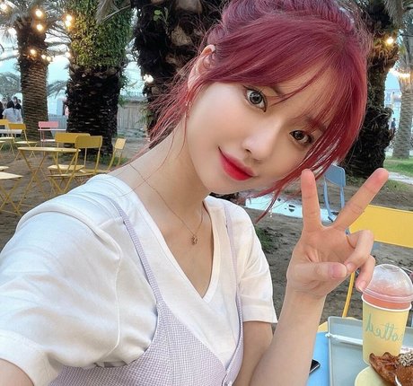 Se Yeon nudes star pictures