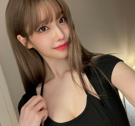 Se Yeon adult model photo