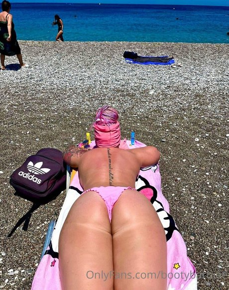 bootybarbiee model exclusive picture