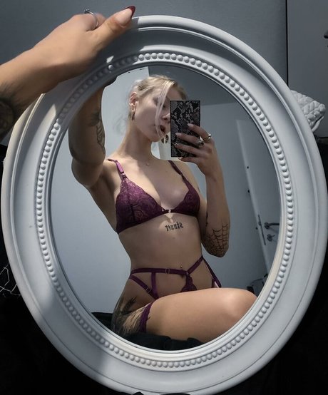 withered rose pretty pornstar pic