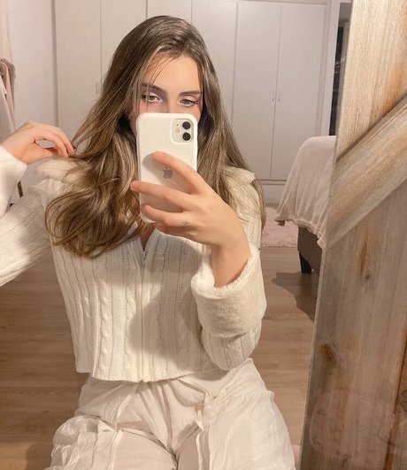 Olivia Herdt star art pictures