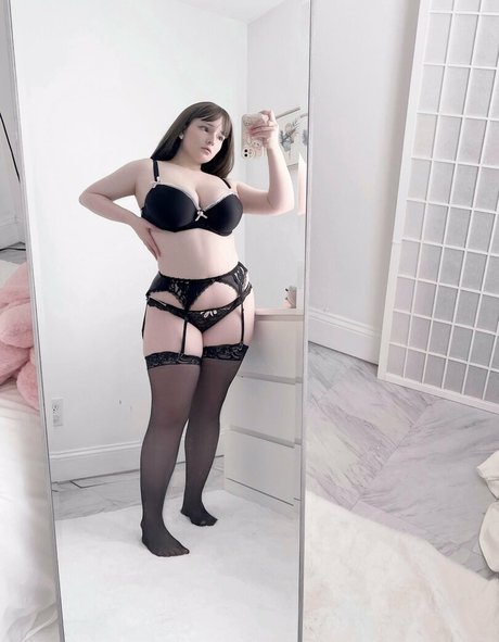Emixomiu pretty model gallery