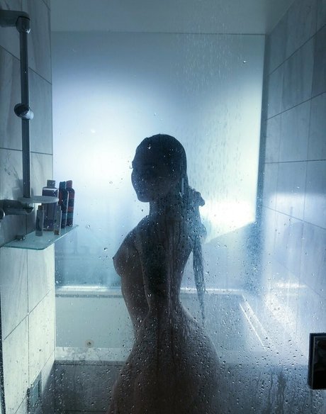 foreignlotus model nude image