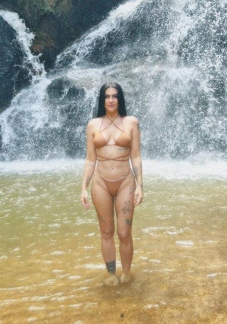 Cleo Pires hd actress photo