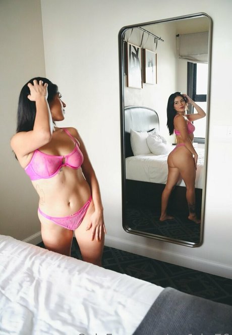 itssm1rks pornstar hot image