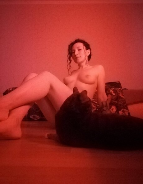 Olya Holmes star porn picture