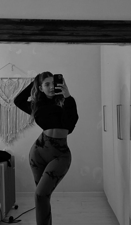 Ela Be eri pornstar erotic photo