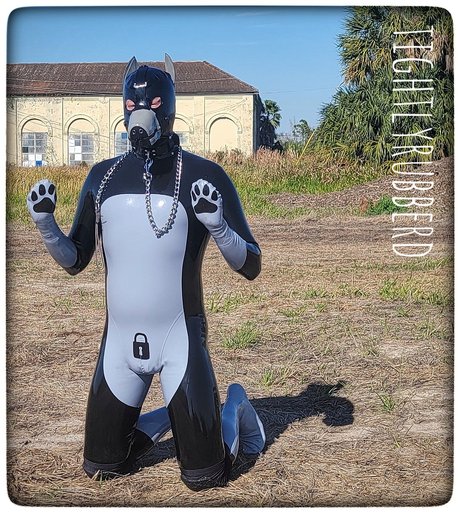 Tightlyrubberd model nudes images