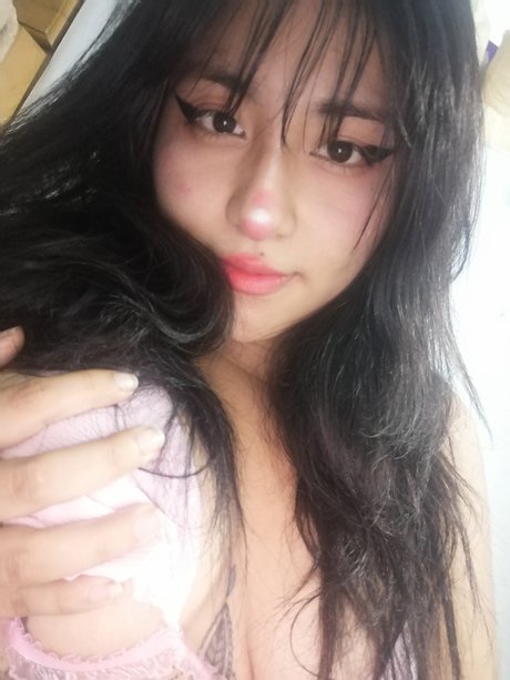 Korall model sexy picture