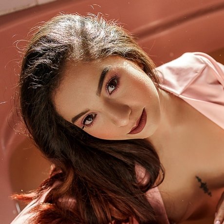 Lucy Gecko model naked pic