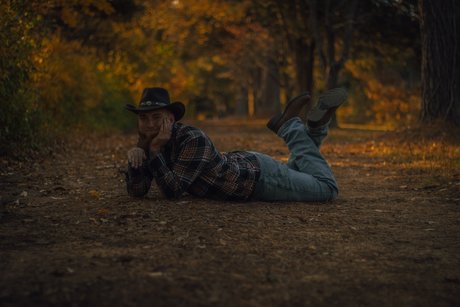 Luke Thighwalker xxx model pic