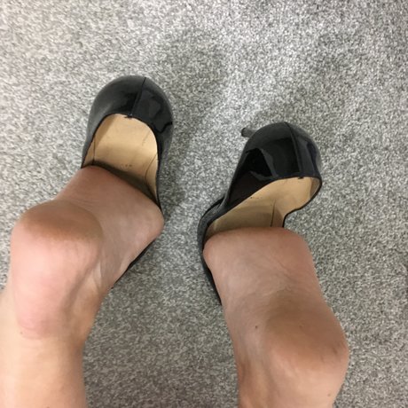 Well Worn by Mitzy pretty actress pic