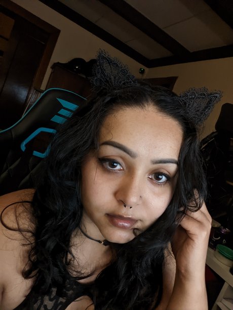 Stoned Kitten star nude pics