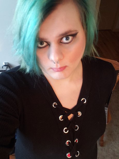 Lexi damnation top model picture