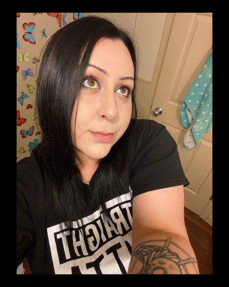 ThickEBickE adult model images