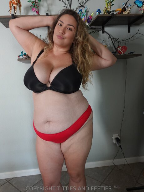 Titties and Feeties exclusive actress pic