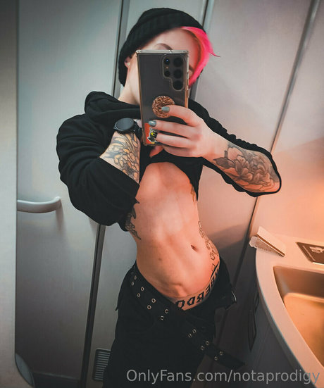 secretary onlyfans naked pic