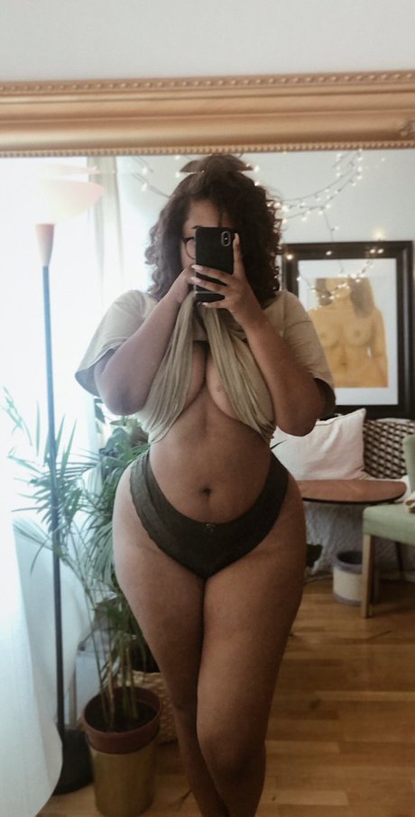 Caravega model adult img