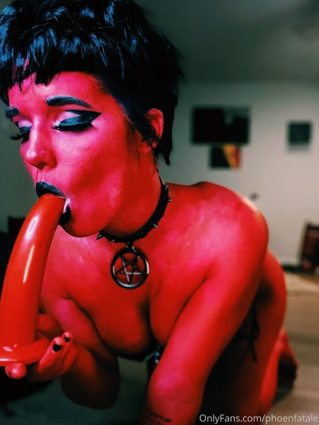 Phoenfatale hot star image