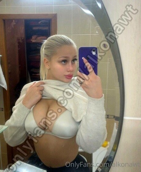 famous girls onlyfans exclusive image