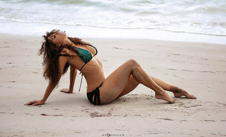 Laura Dore star sexy pic