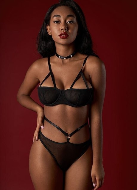 llleasy nudes model galleries