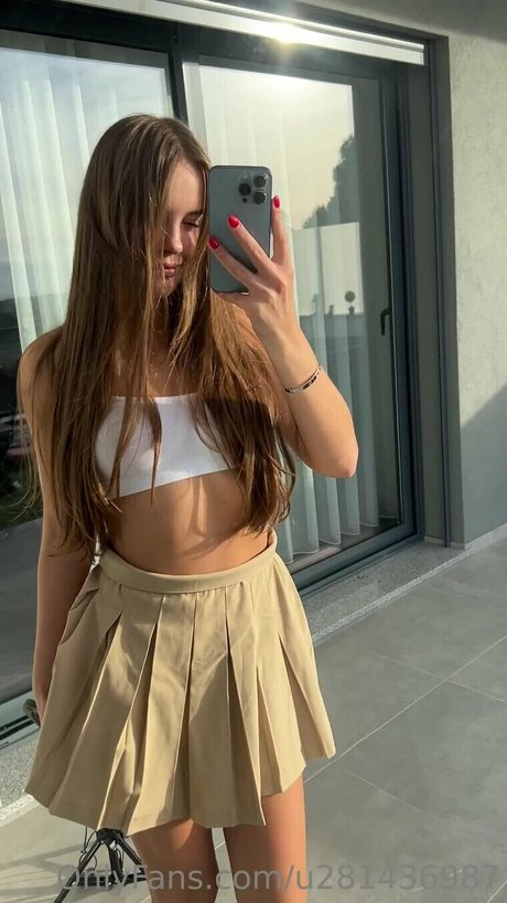 Olya Derkach star pornographic image