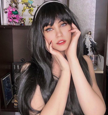 Lisyan Fox nude actress photos