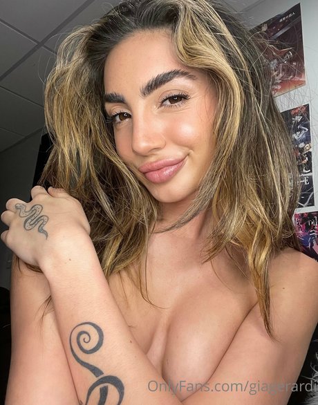 Giagerardi erotic star image