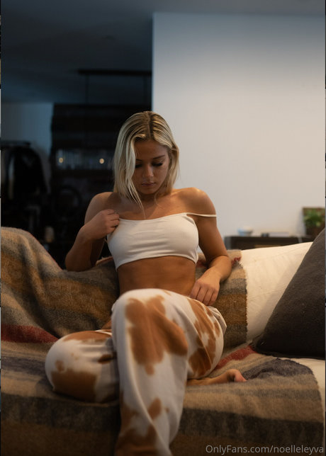 Noelle Leyva pornstar erotic archive