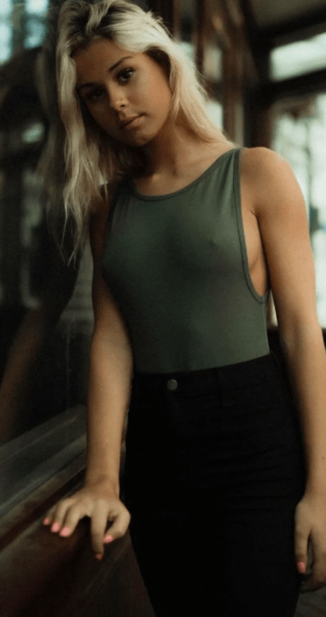 Noelle Leyva pornstar naked picture