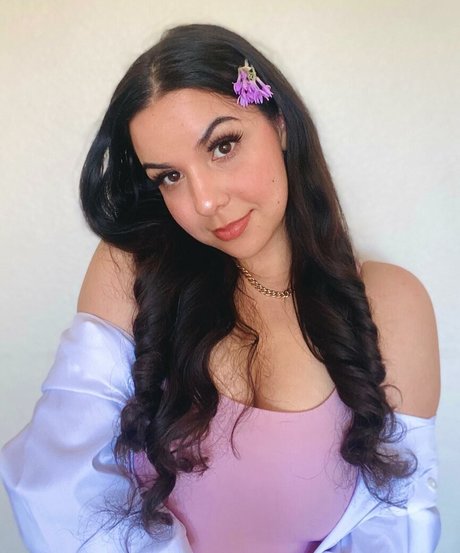 Obviously Queen model nice galleries