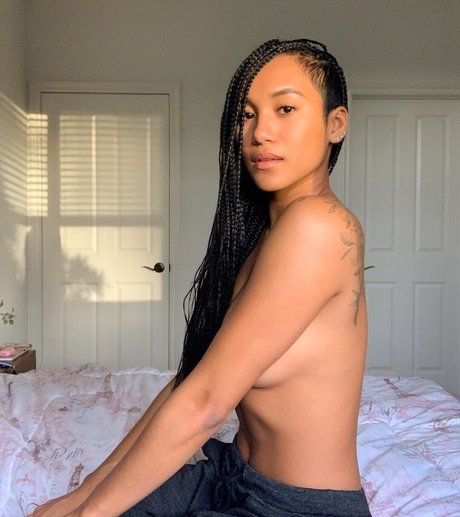 Sydney Park nude pornstar img