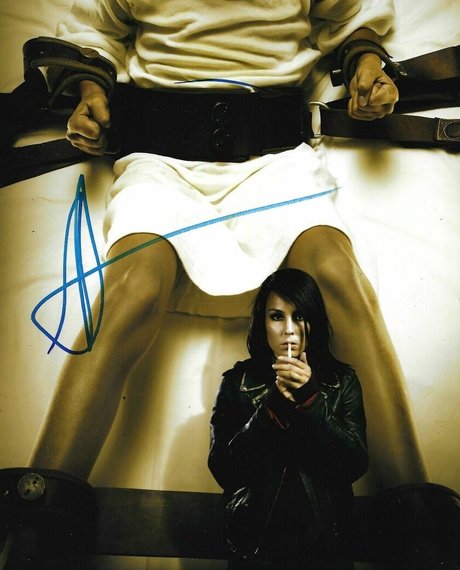 Noomi Rapace model beautiful photo