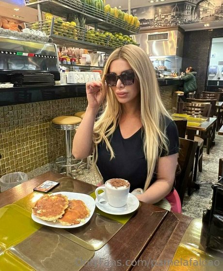 pamelafalcao perfect star pic