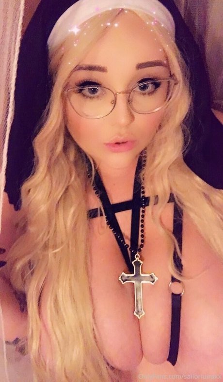 sailorlunasenpai naked actress gallery