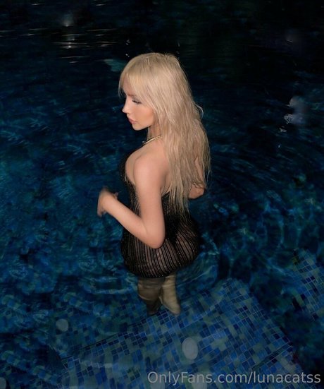 lunacatss model image