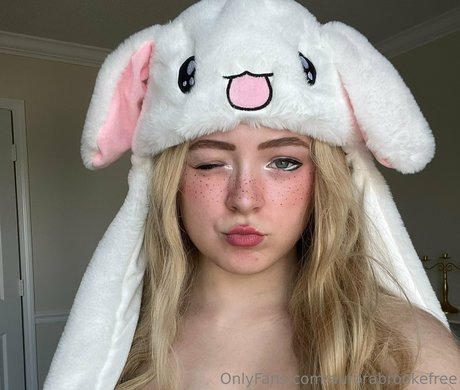 aurorabrookefree exclusive model pics