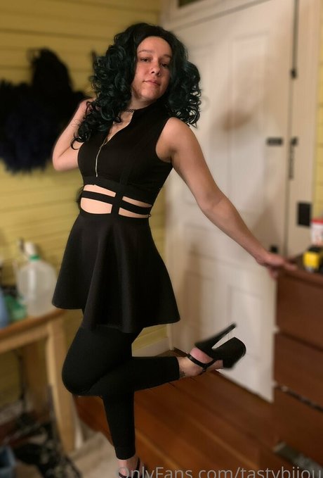 tastybijou pornstar naked photo