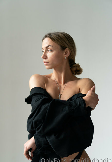 dindondin model nude image