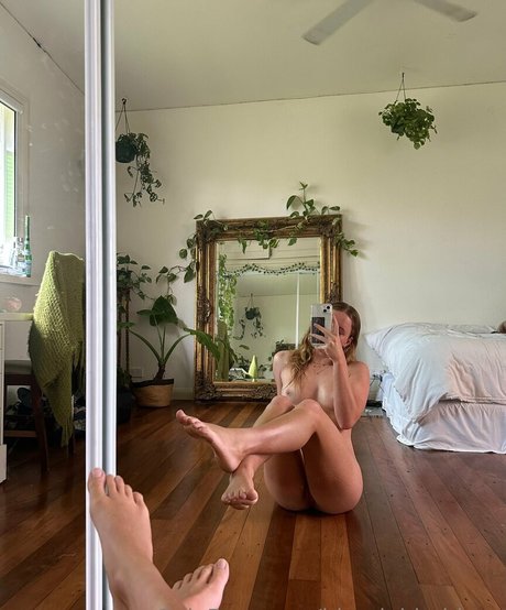Blondebhabie nude model pic