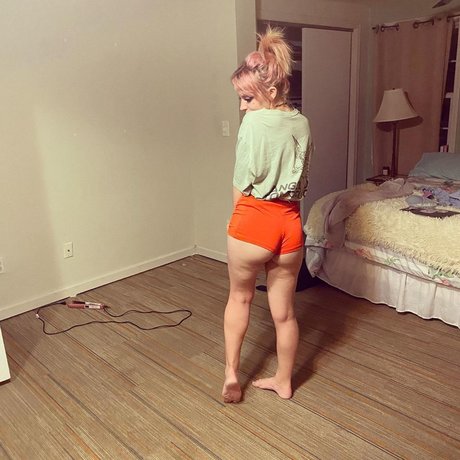 Bonnie Grace model nude pic