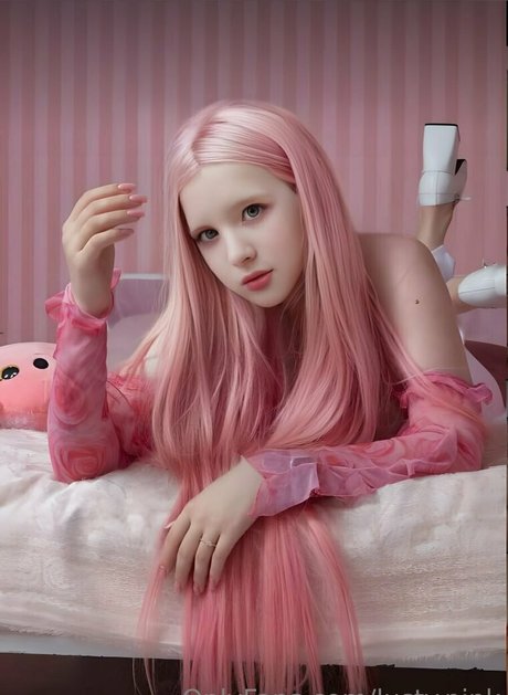 Lusty Pink nude pornstar img