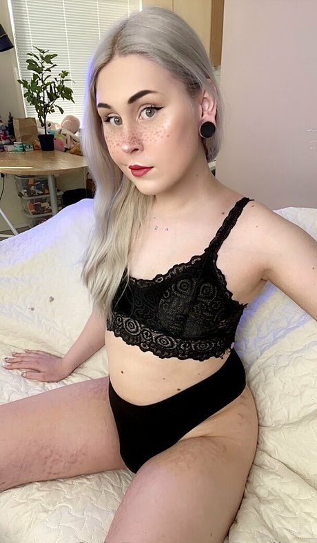 evaellary naked star image