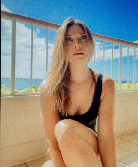 Spencer Grammer star nice pic
