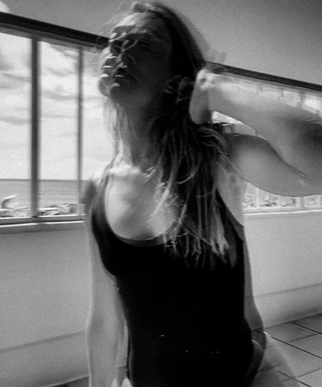 Spencer Grammer art model picture