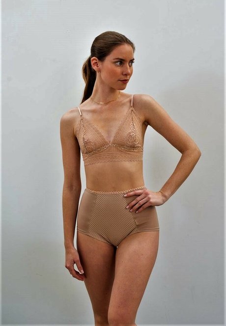 Bar Weil art model img
